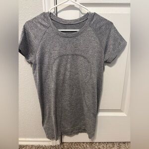 lululemon athletica Heather Gray Short Sleeve Tee
